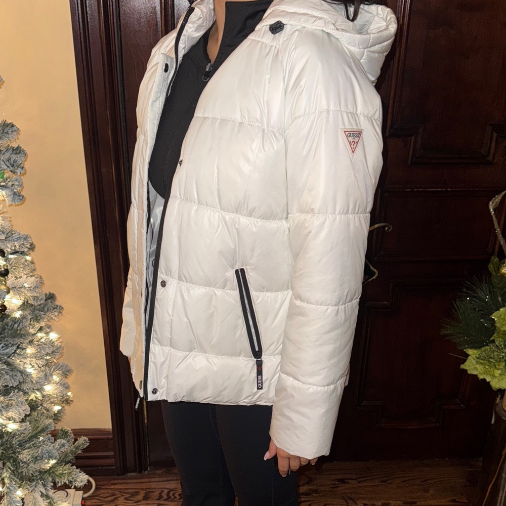 Guess Women's white Puffer Coat